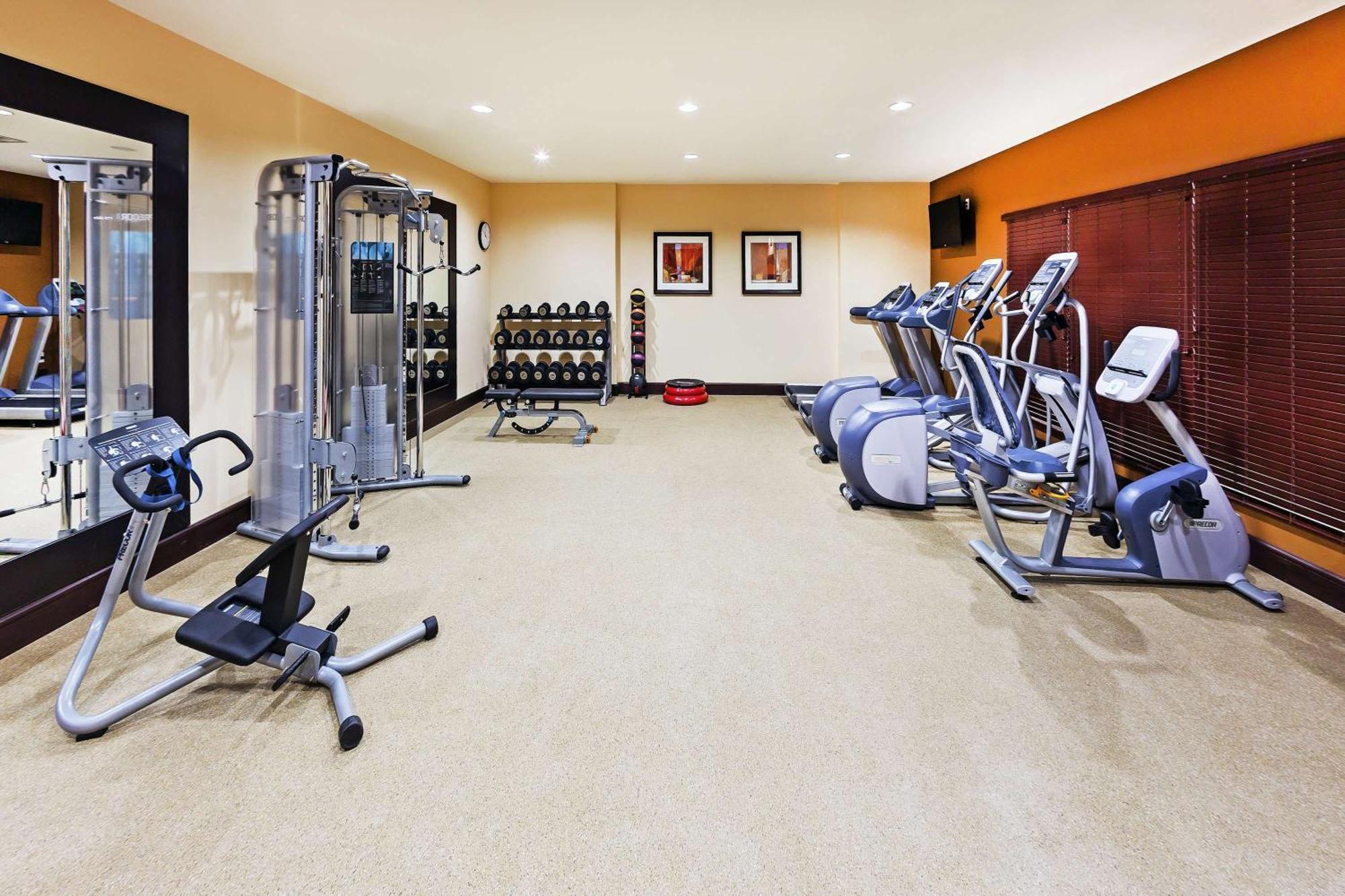 Hilton Garden Hotel 3*